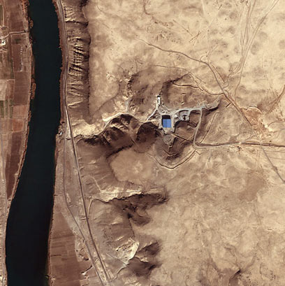 הכור הגרעיני שהופצץ בסוריה, מהלווין (צילום: דיגיטל גלוב, מתוך אתר ה"ניו יורק טיימס") (צילום: דיגיטל גלוב, מתוך אתר ה