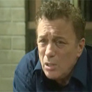 ראובן דגן (אסי דיין). רק רוצה לדעת מה קורה