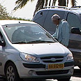 קבמנים, בין מכוניות