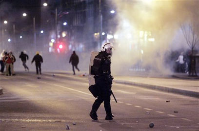 מהומות בבלגרד אחרי הכרזת העצמאות של קוסובו (צילום: AP) (צילום: AP)
