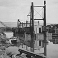 המחפר הצף בהחולה, 1950 המחפר הצף בהחולה, 1950