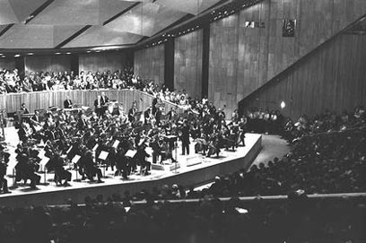הפילהרמונית בקונצרט פתיחת היכל התרבות בתל אביב בשנת 1957 (צילום: דוד אלדן, לע"מ) (צילום: דוד אלדן, לע