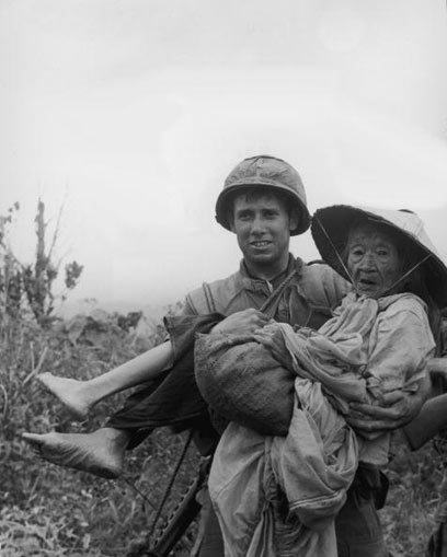 היסטוריה בינלאומית רוויית אלימות. חייל אמריקני בווייטנאם (צילום: gettyimages imagebank) (צילום: gettyimages imagebank)