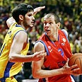 CSKA's Siskauskas takes it to the hoop