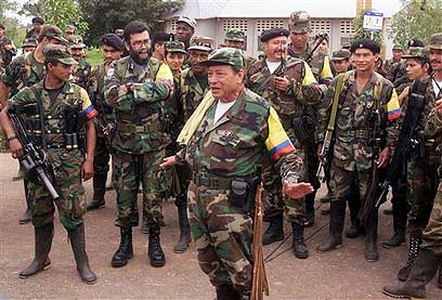 מנסים לפצות על אובדן ההכנסות מסמים. מורדי FARC (צילום: AP) (צילום: AP)