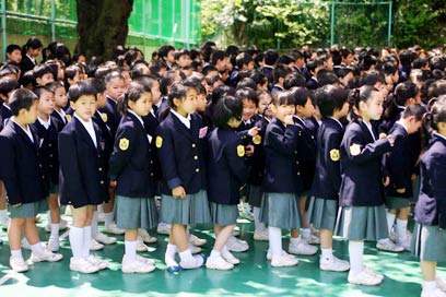 ילדים ביפן. אנגלית קלוקלת גם אחרי לימודים בתיכון (צילום: Gettyimages Imagebank) (צילום: Gettyimages Imagebank)