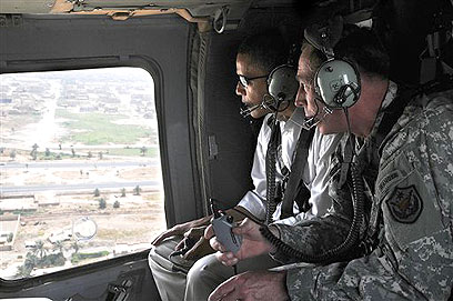 בטיסה מעל שמי עיראק עם אובמה (צילום: AP) (צילום: AP)