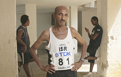 סטאין כרץ מרתון לפני מספר שנים (צילום: טל שחר) (צילום: טל שחר)