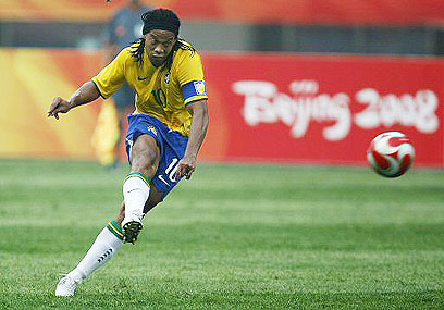 רונאלדיניו במדי נבחרת ברזיל. יגיע לטדי? (צילום: רויטרס) (צילום: רויטרס)