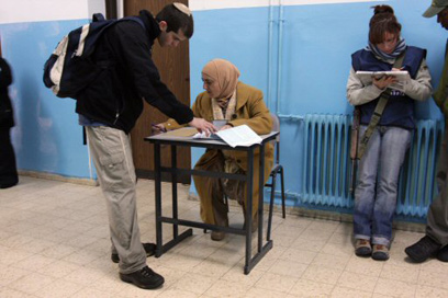 מצביעים בבחירות ב-2009 (צילום: AFP) (צילום: AFP)