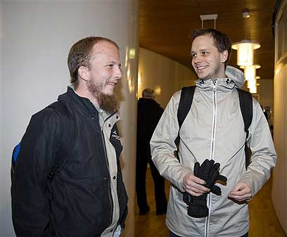 פיטר סונדה (מימין) עם גוטפריד סוואטהולם, גם הוא ממייסדי פיירט ביי (צילום: AP) (צילום: AP)