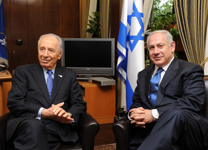 Peres and Netanyahu (Photo: Moshe Milner, GPO)