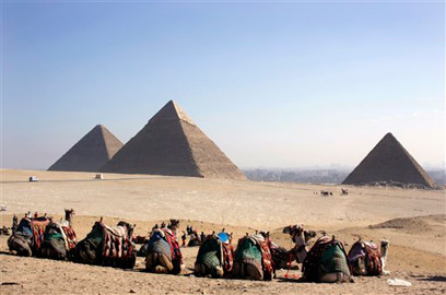הפירמידות במצרים. היום זה לא היה עובר (צילום :AP) (צילום :AP)