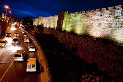 חומות העיר העתיקה בי-ם (צילום: דודי וקנין) (צילום: דודי וקנין)