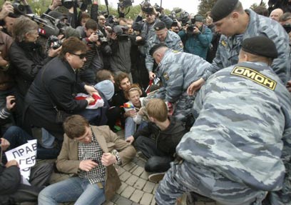 אלימות במצעד הגאווה במוסקבה. ארכיון (צילום: רויטרס) (צילום: רויטרס)