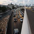 למעלה נוסעים, למטה עומדים 