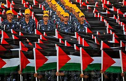 שוטרים פלסטינים בטקס ביריחו (ארכיון) (צילום: AP) (צילום: AP)