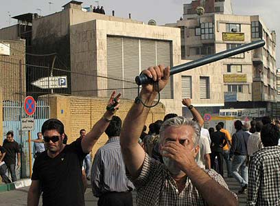 מפגינים נגד המשטר ב-2009 (צילום: רויטרס) (צילום: רויטרס)