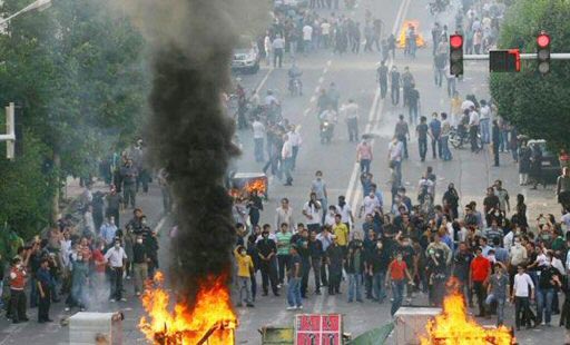מהומות בטהרן ב-2009 אחרי פרסום תוצאות הבחירות (צילום: רויטרס) (צילום: רויטרס)