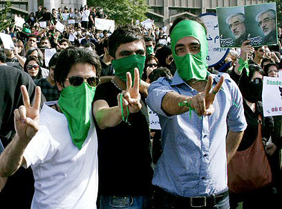 Protesters in Tehran after 2009 vote (Photo: Reuters)