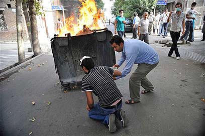 2009 riots in Tehran (Photo: AP)