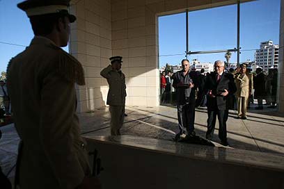 Abbas at Arafat memorial (Photo: AFP)
