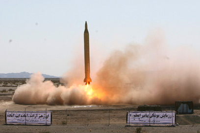 "תגובה מפתיעה" על כל "טעות" של ישראל. ניסוי בשיהאב-3 באיראן (צילום: AP) (צילום: AP)