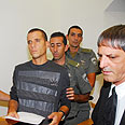 סומך עם סנגורו אבי חימי בבית המשפט                                                   
