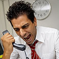 טלפון טריקת טלפון כעס כועס עצבני (צילום: index open)
