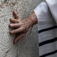 Blessing Sivitz, 86, touches Western Wall 