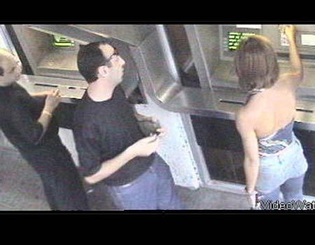 החשודים בפעולה ליד כספומט