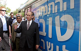 אהוד אולמרט בעת סיור שכנוע בעד ההתנתקות