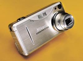 מצלמות דיגיטליות NIKONCO1