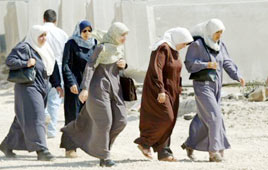 נשים מפגינות בא-רם