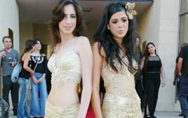 דניאלה ושרונה פיק