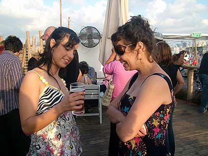 גפן עם השחקנית נעמה ניסים