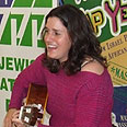 על הגיטרה. שליחת הסוכנות ורד