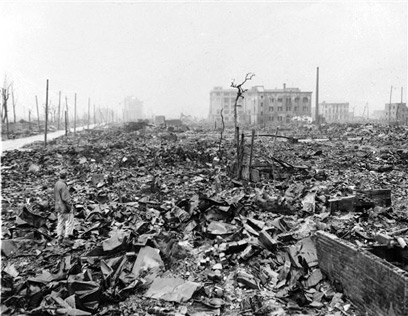 הרס בהירושימה, יפן בעקבות פצצת האטום שהוטלה במלחמה (צילום: איי פי) (צילום: איי פי)