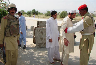 צבא פקיסטן עורך בידוק בחבל צפון ווזיריסטן. ארכיון (צילום: איי פי) (צילום: איי פי)