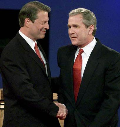 גור זכה ביותר קולות בוחרים, אבל בוש קיבל יותר אלקטורים בזכות פלורידה (צילום: רויטרס) (צילום: רויטרס)