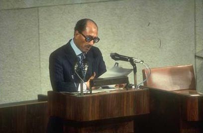 העניק השראה. נשיא מצרים המנוח סאדאת בכנסת ישראל, 1977 (צילום: יעקב סער, לע"מ) (צילום: יעקב סער, לע