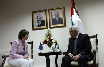 Mahmoud abbas with EU's Catherine Ashton (Photo: EPA)