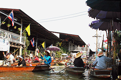 שוק צף בבנגקוק  (צילום: מנשה ריפל) (צילום: מנשה ריפל)
