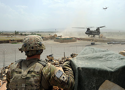 חייל באפגניסטן. כמחצית החיילים: מערכת יחסים עכורה בבית (צילום: AFP) (צילום: AFP)