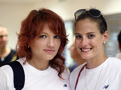 אנסטסיה מוצ'קייב (משמאל) ומעין פורמן. יגיעו לאולימפיאדה? (צילום: יועד כהן) (צילום: יועד כהן)