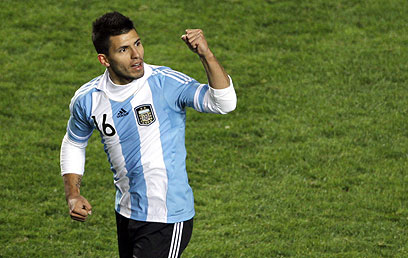 בזכות שילובו ארגנטינה ניצחה בקולומביה. קון אגוארו (צילום: AP) (צילום: AP)