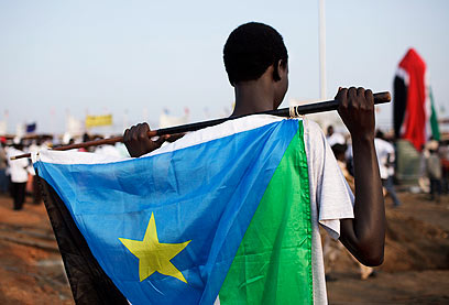 כך עושים זאת נכון. חוגגים עצמאות בדרום סודן (צילום:   AP    ) (צילום:   AP    )