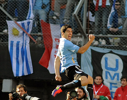 כבש את הראשון של אורוגוואי, לואיס סוארס (צילום: AFP) (צילום: AFP)