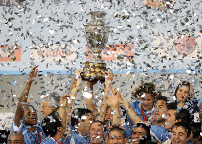 מחזיקת הקופה אמריקה ואחת הנבחרות הטובות בעולם. אורוגוואי (צילום: AFP) (צילום: AFP)