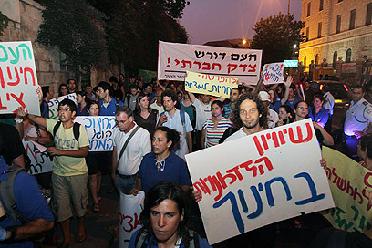 מורים צועדים לבית ראש הממשלה בירושלים (צילום: גיל יוחנן) (צילום: גיל יוחנן)